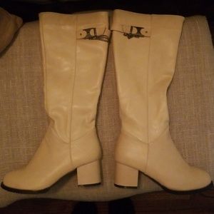 Leather boots nwot